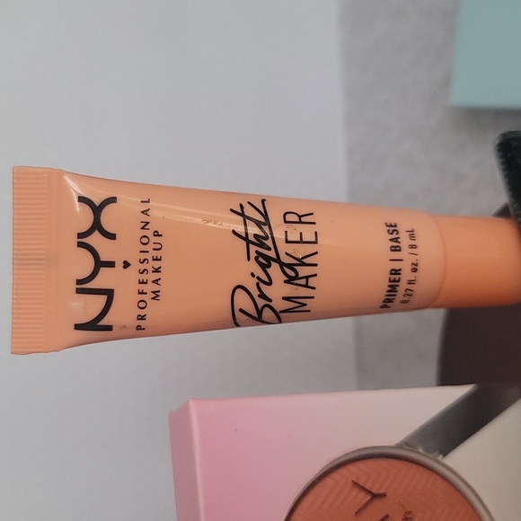 5 Piece Makeup Bundle - Picture 4 of 13